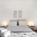 Bouros's Cliff Holiday home *