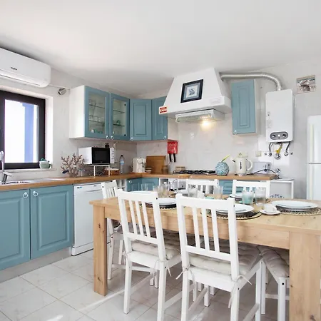 Bouros's Cliff Casa de Férias *