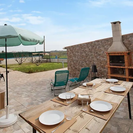 Bouros's Cliff Holiday home *